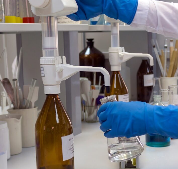 Dénaturation de l’alcool : totale, partielle… quelle différence ?